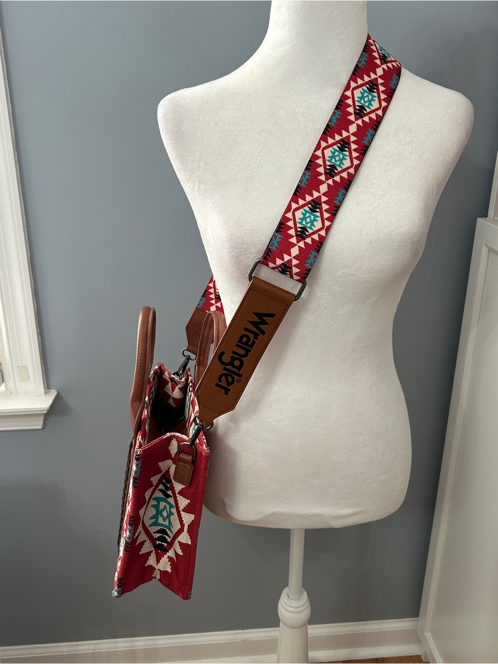 Wrangler Southwestern Aztec Geometric Tote Crossbody Bag Red Teal Guitar Strap - Picture 3 of 9